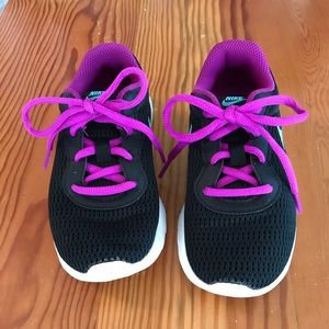 Nike Toddler Tanjun athletic shoes size 11.5